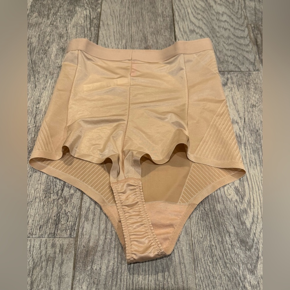 NWOT SPANX nude Thinstincts 2.0 High-Waist Shaping Thong - Picture 7 of 7